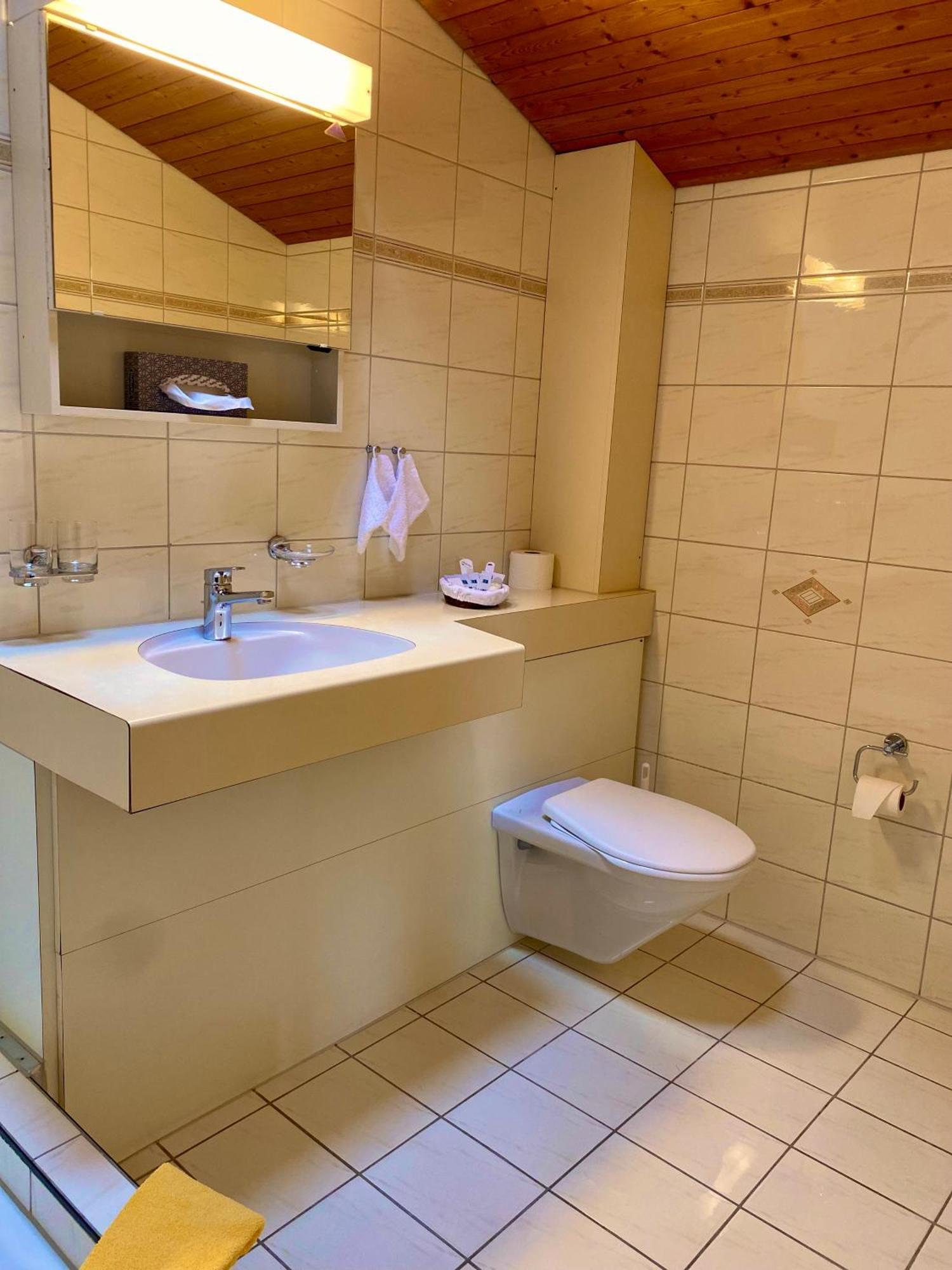 Hotel Zum Roten Loewen Hildisrieden Kültér fotó